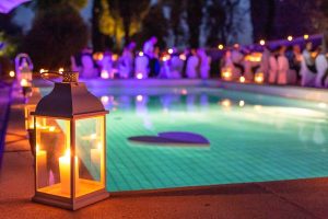 Pool party wedding reception - Creative ideas for your inspiration - Lighting effects - weddo.agency