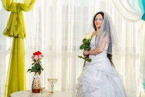 Kosher style wedding: Timeless Jewish traditions - The veil tradition - Badeken - weddo.agency