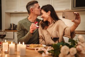 Proposal ideas at home with family - Weddo Agency