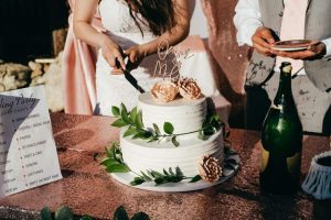 Great Gatsby wedding ideas - cake and entertainment (2) - Weddo Agency