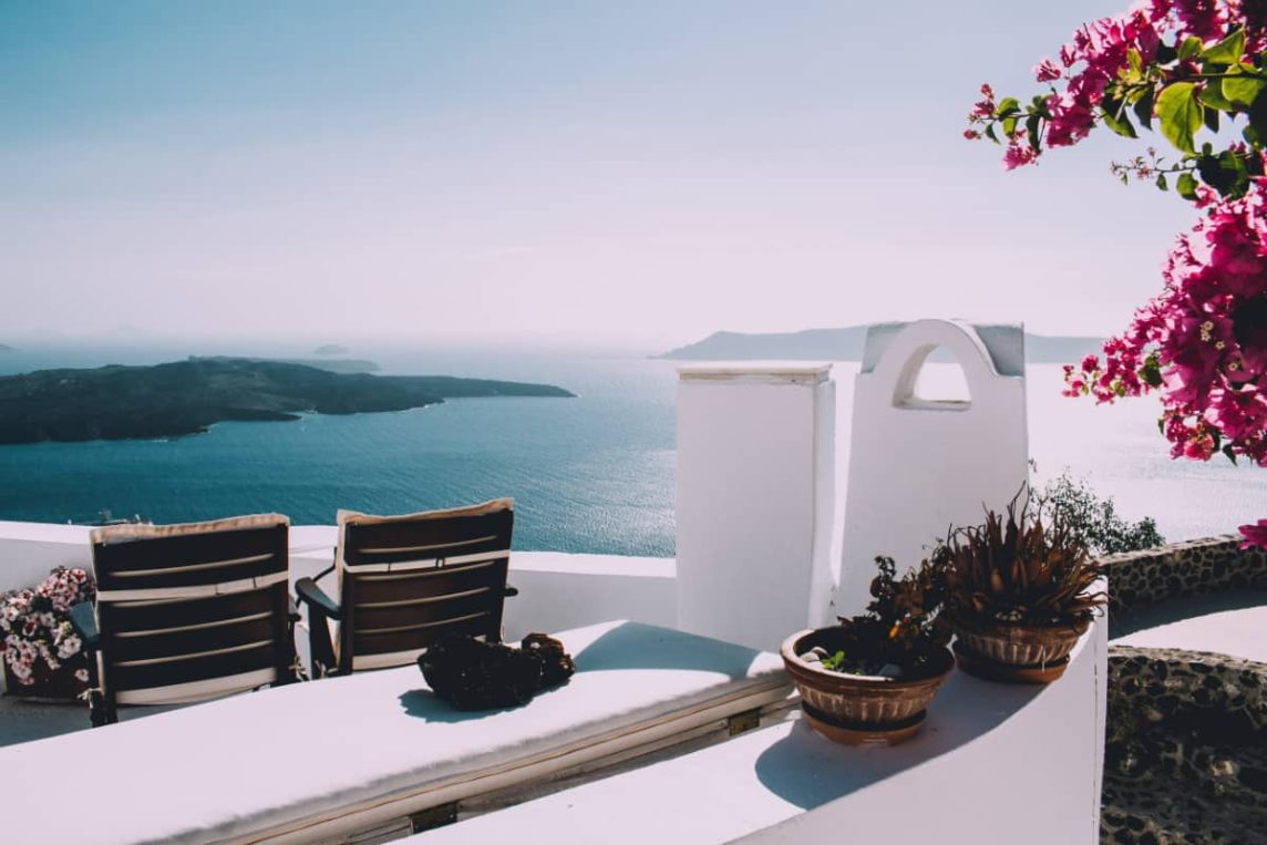 Wedding in Santorini – How to Organize a Formal or Symbolic Ceremony