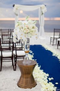 Nautical wedding ideas - necessary elements to comply with the theme - Nautical wedding. Flowers near wedding isle