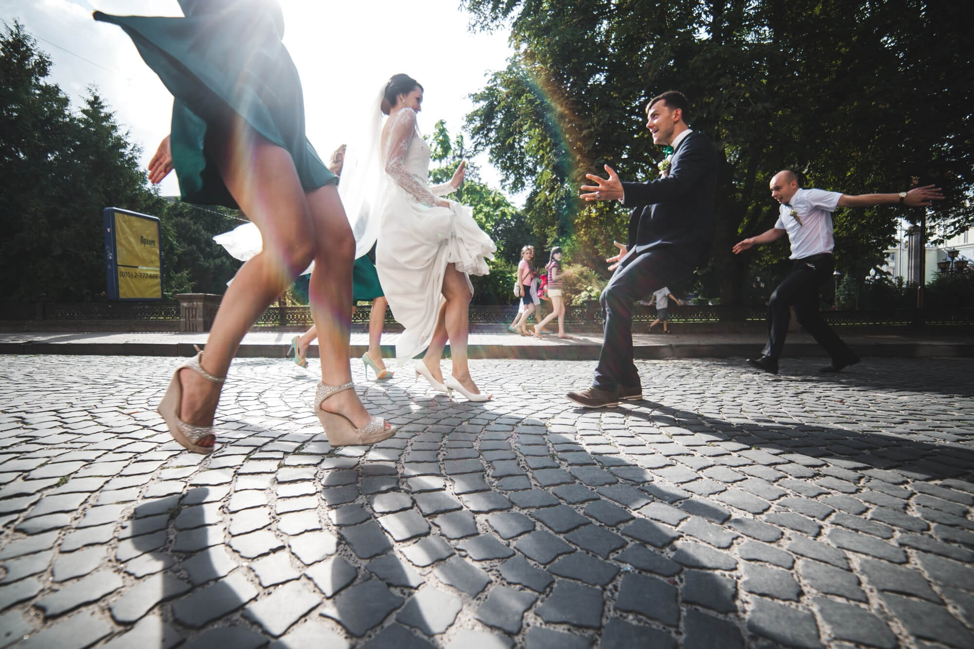 Think-outside-the-box-Wedding-ideas-for-entertainment-dancing