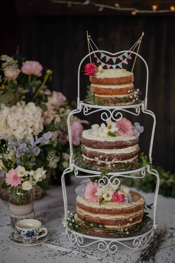 2.4.-Rustic-wedding-theme-cakes-2