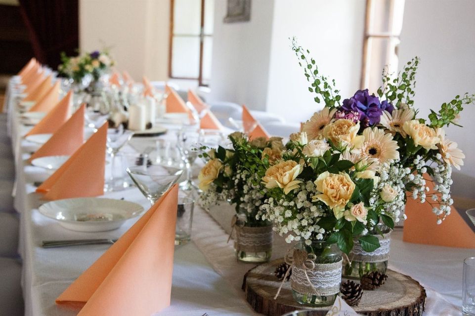 2-How-to-choose-small-and-intimate-wedding-venue-7