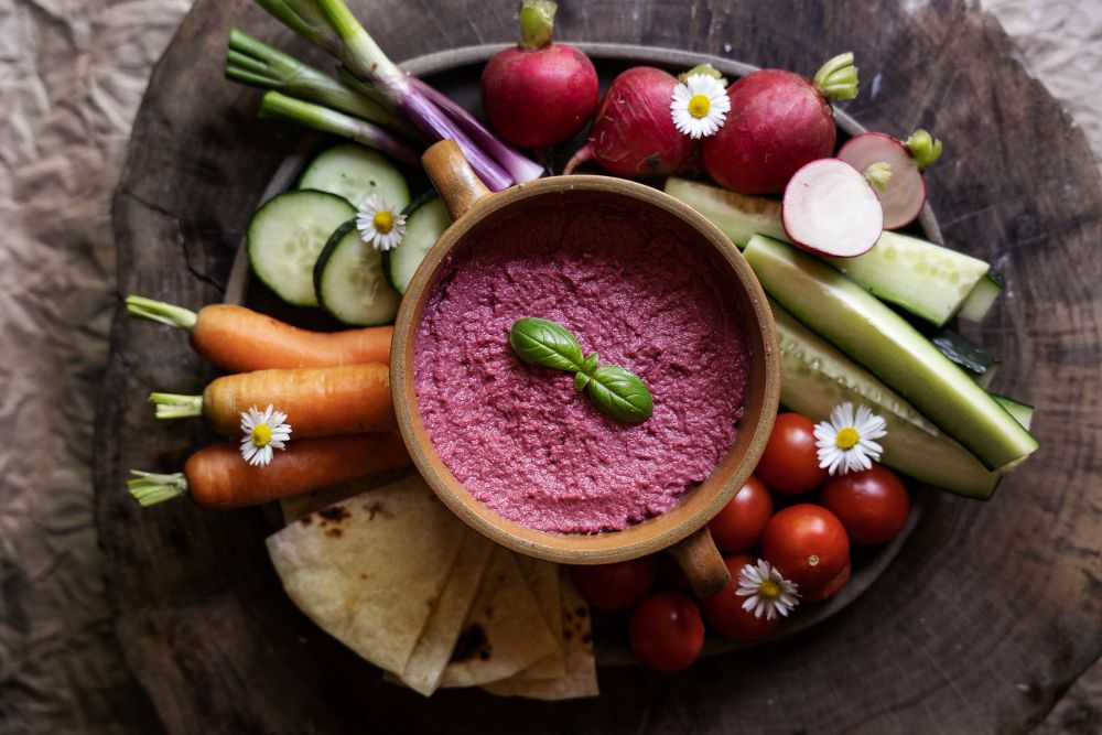 3.-Purple-motif-wedding-–-menu-recommendations-to-satisfy-your-guests_appetizer-with-beetroot-hummus.jpg