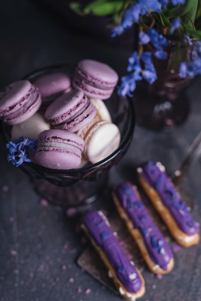 3.-Purple-motif-wedding-–-menu-recommendations-to-satisfy-your-guests_purple-macarons-and-eclaires.jpg