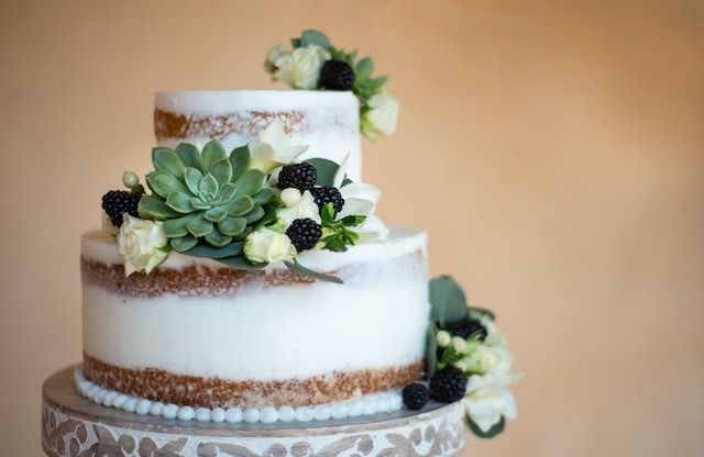 1.-Weddings-in-Spain-–-rituals-and-traditions-that-you-should-consider-for-the-big-day_Spanish-almond-wedding-cake