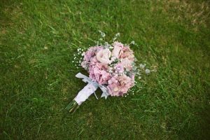 Pink-wedding-venues-–-the-perfect-brides-bouquet-ideas_monochrome-pink-bouquet